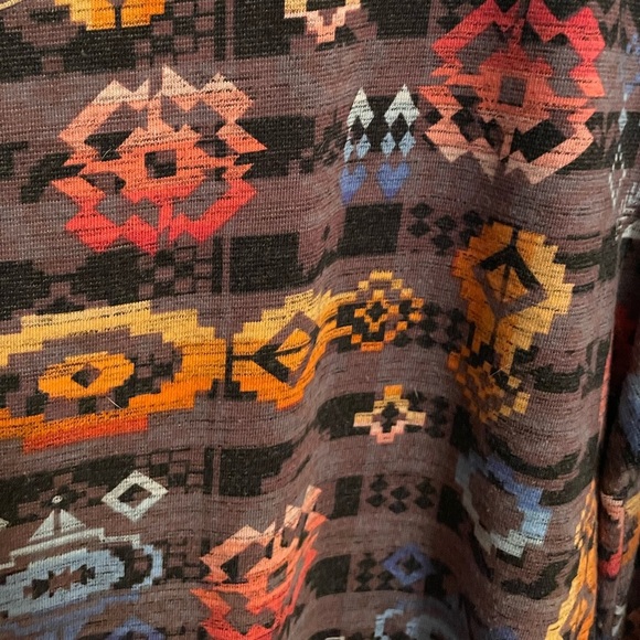 NWOT LuLaRoe Lynnae Long Sleeve Tee - Picture 4 of 4